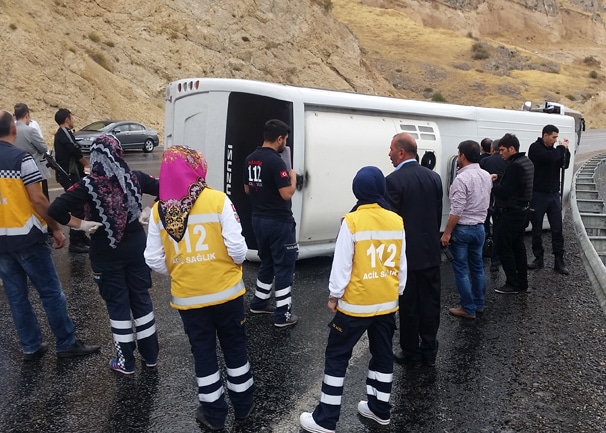 Adilcevaz’da Çevik Kuvvet Polisleri Kaza Yaptı