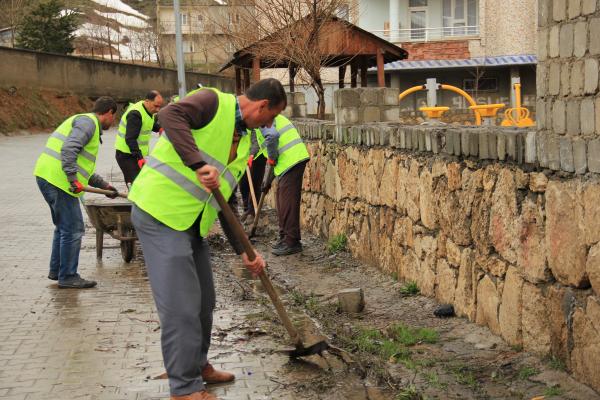 Bitlis Belediyesi Bahar Temizliği Çalışmalarına Başladı