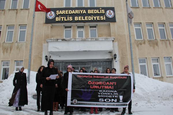 Bitlis Belediyesinde Çalışan Kadınlar Özgecan’ı Sahiplendi