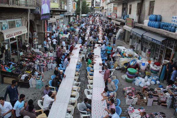 Bitlis Belediyesi’nden Esnaflara İftar Yemeği