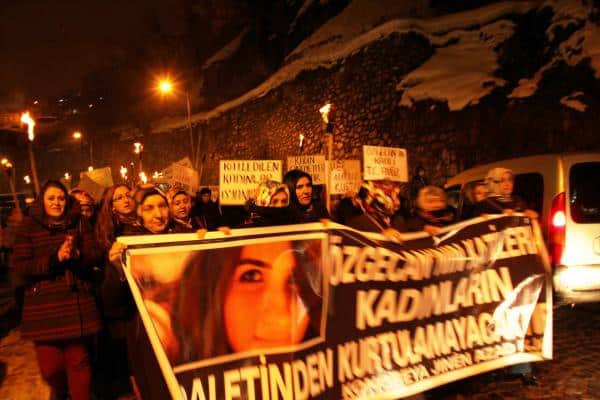 Bitlisli Kadınlar Sokaklara Çıktı