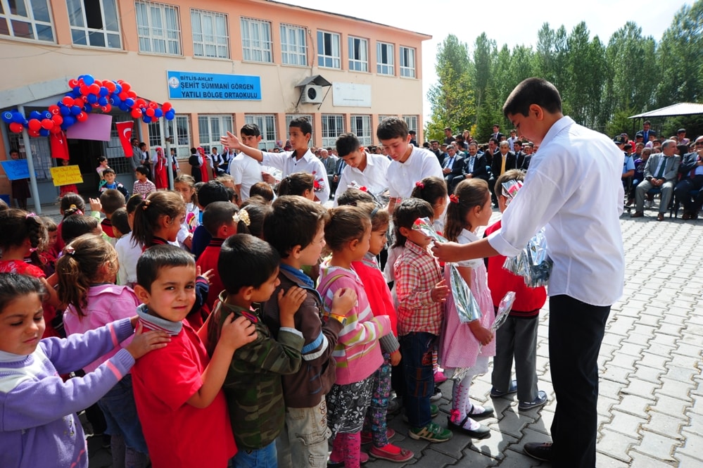 Ahlat’ta İlköğretim Haftası Dolayısıyla Kutlama Yapıldı