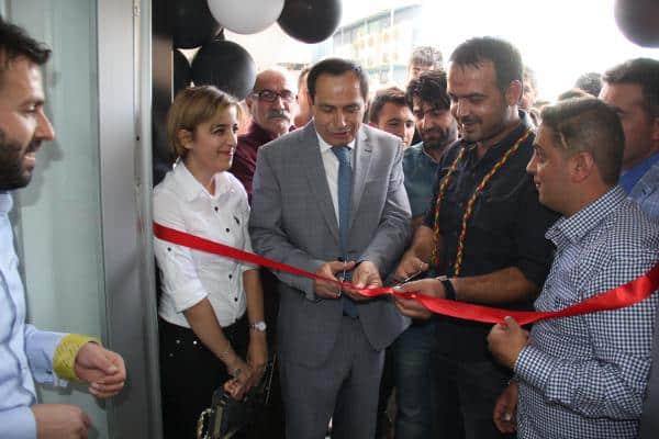 Bitlis Belediyesi Eş Başkanı Mağaza Açılışına Katıldı