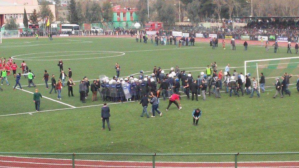 Tatvan GB Cizre Spor Maçı Olaylardan Dolayı Hala Başlamadı