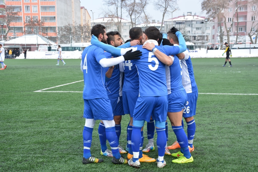 Tatvan Gençlerbirliği, Kurtalan Spor’u 4 – 0 Yendi