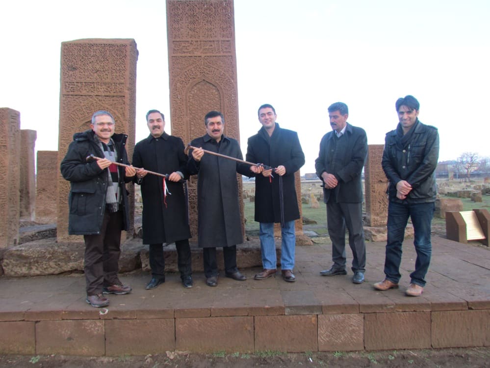 Van Valisi ve Ankara Cumhuriyet Savcısı Ahlat’ı Ziyaret Ettiler