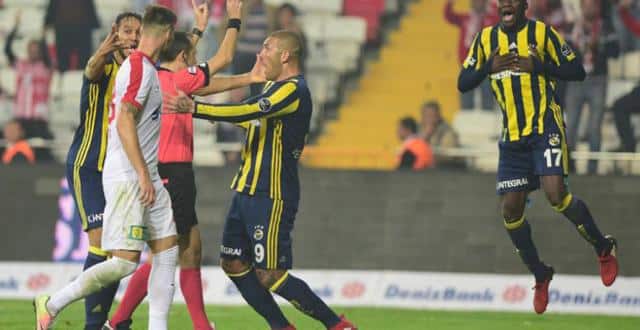 Antalyaspor-Fenerbahçe maçının tartışılan pozisyonları