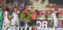 Fenerbahçeli taraftarlar uçakta Cüneyt Çakır ve ekibini hedef aldı