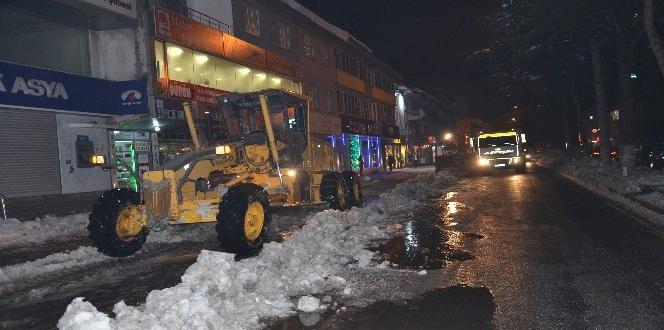 Tatvan’da kar temizleme çalışması